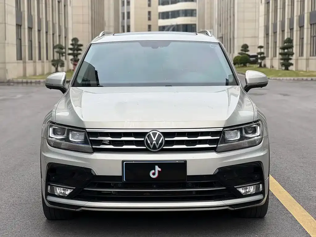 Volkswagen Tiguan L — фото 2