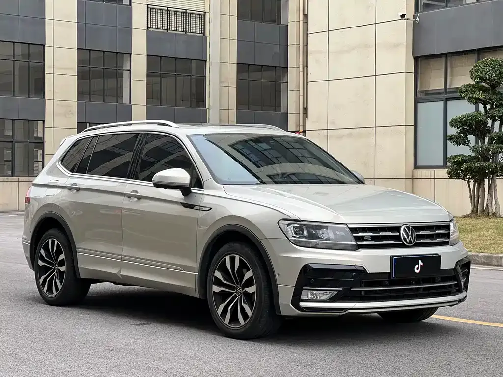 Volkswagen Tiguan L — фото 3