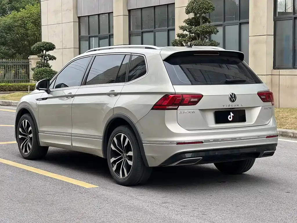 Volkswagen Tiguan L — фото 7