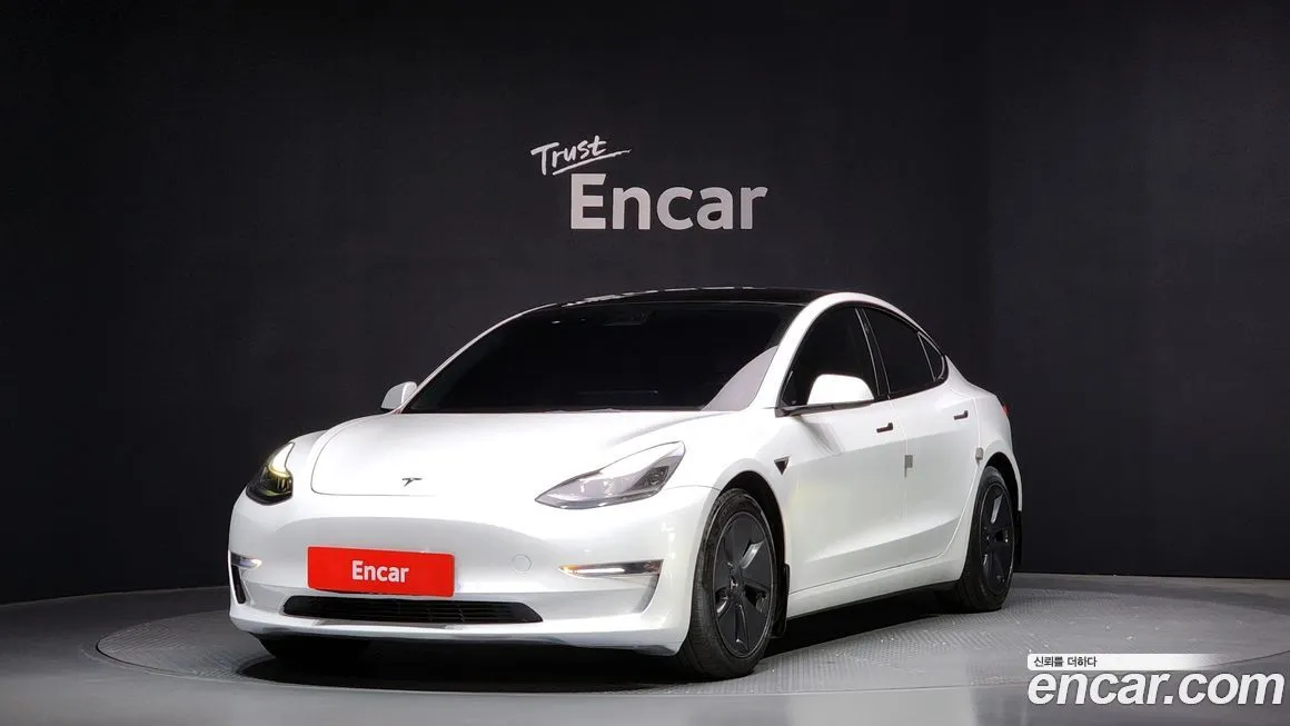 Tesla Model 3 — фото 1
