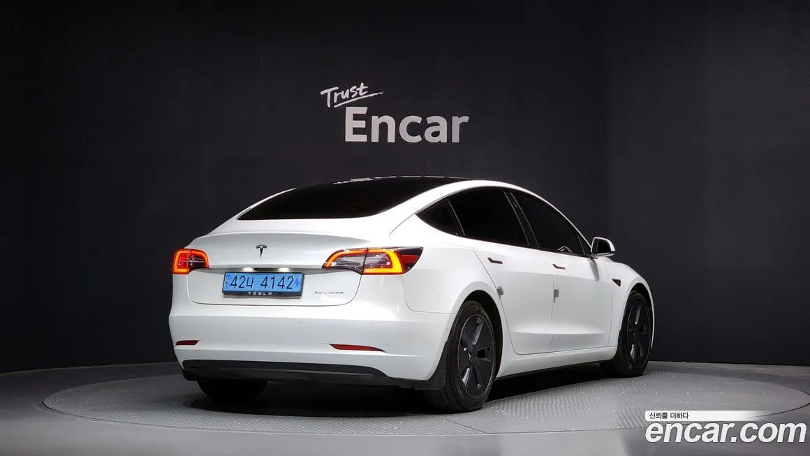 Tesla Model 3 — фото 2