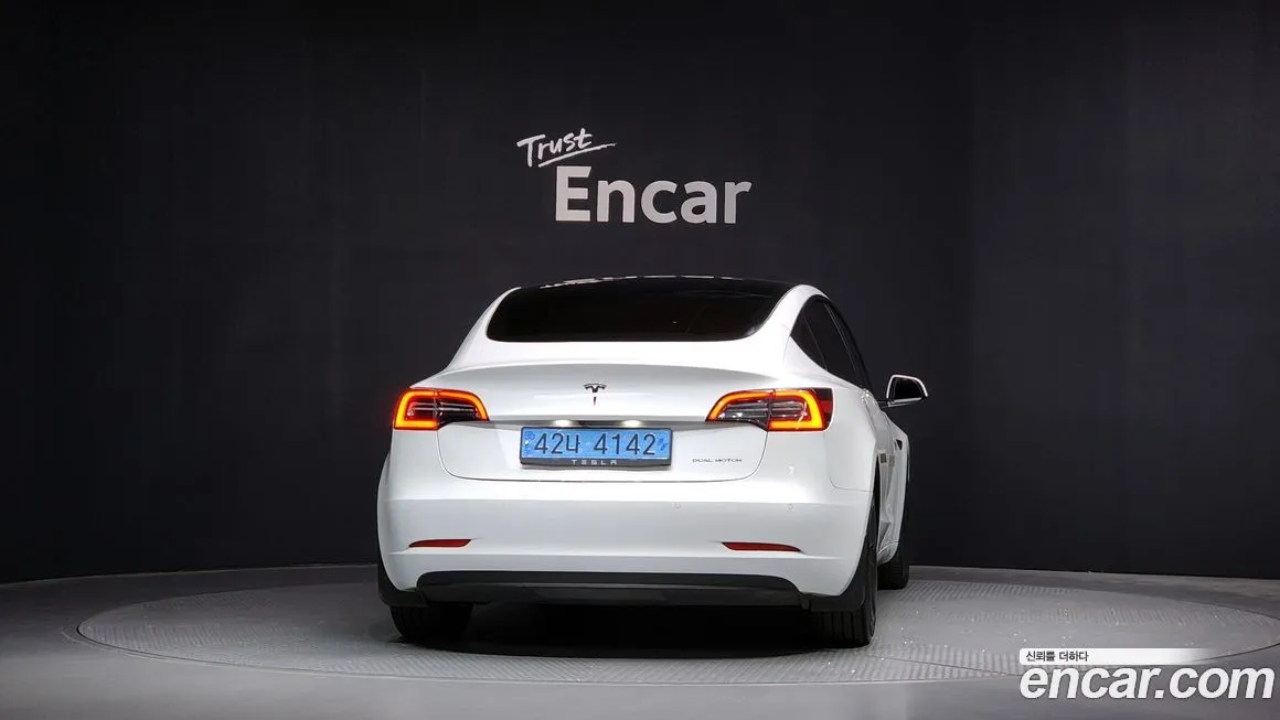 Tesla Model 3 — фото 4