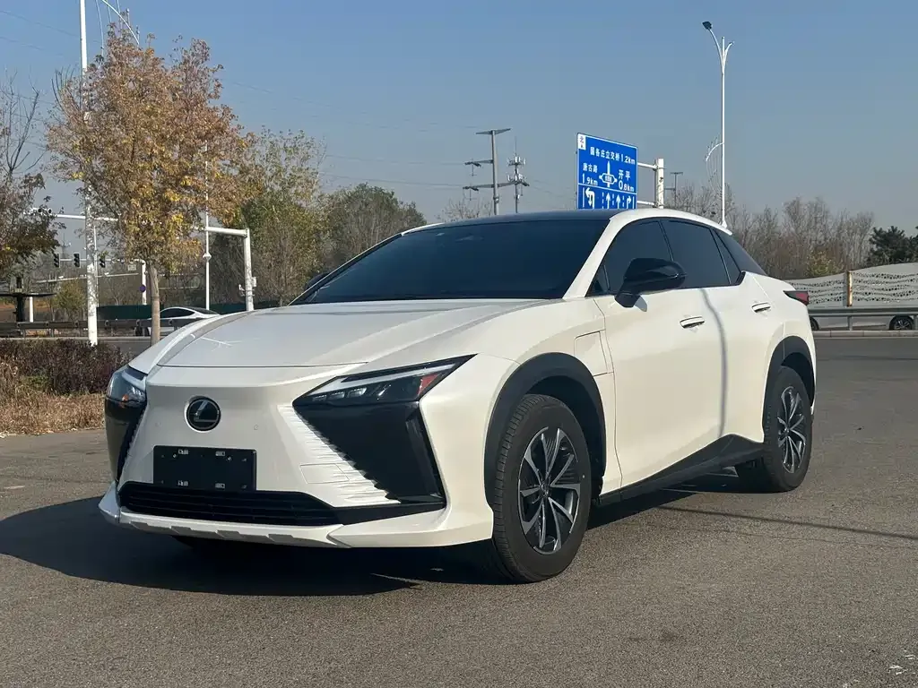 Lexus RZ — фото 1