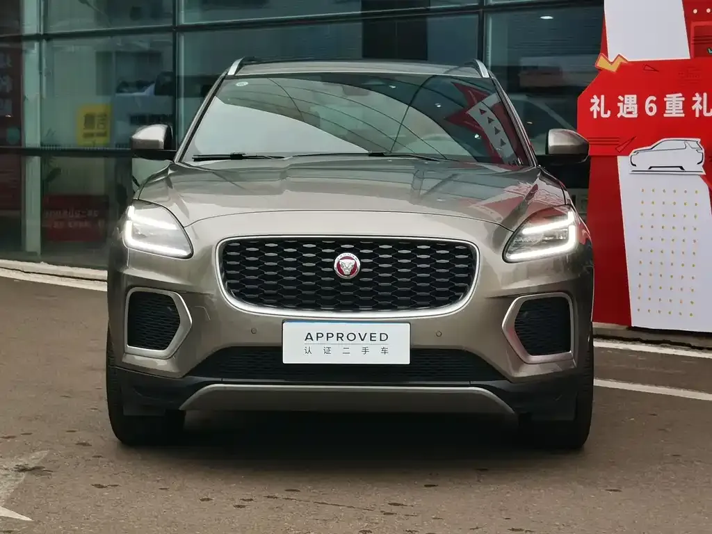 Jaguar E-PACE — фото 3