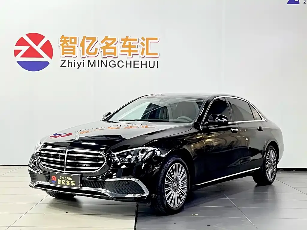 Mercedes-Benz E-Class — фото 1