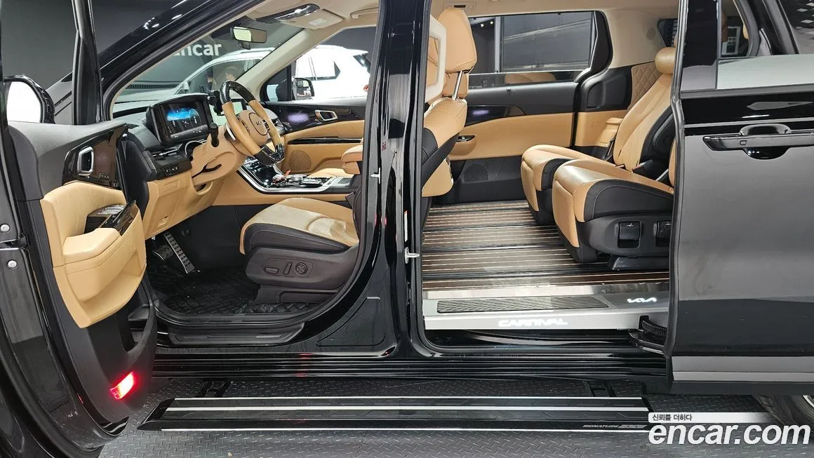 Kia Carnival — фото 10