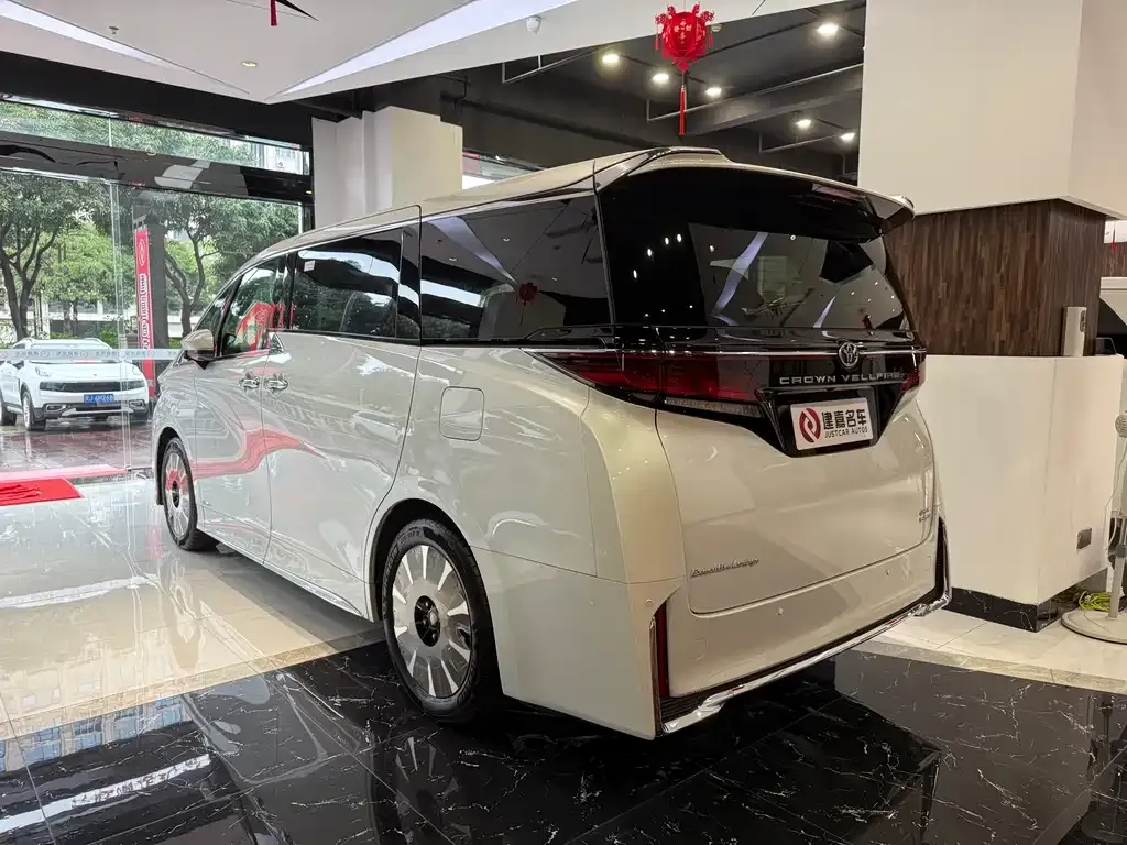 Toyota Vellfire — фото 3