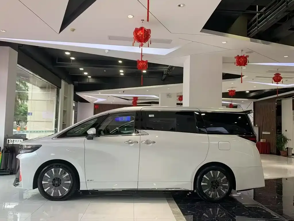 Toyota Vellfire — фото 5
