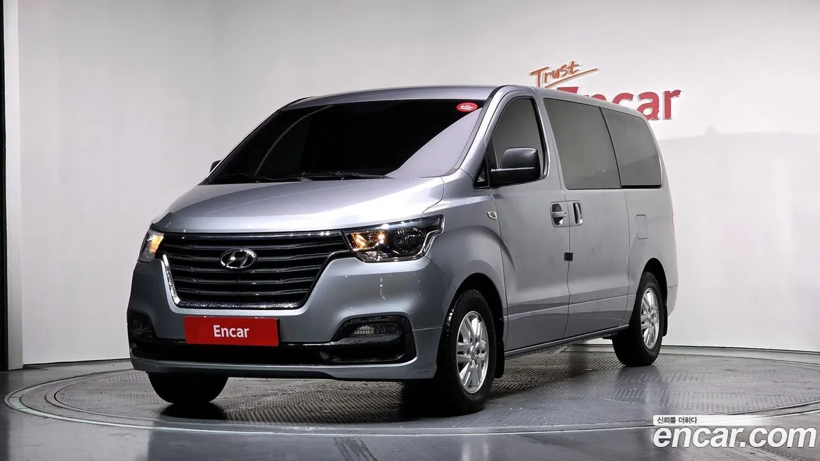 Hyundai Starex — фото 1