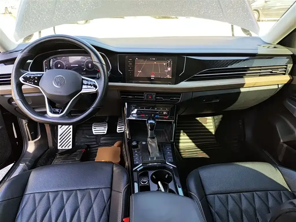 Volkswagen Passat New Energy — фото 10