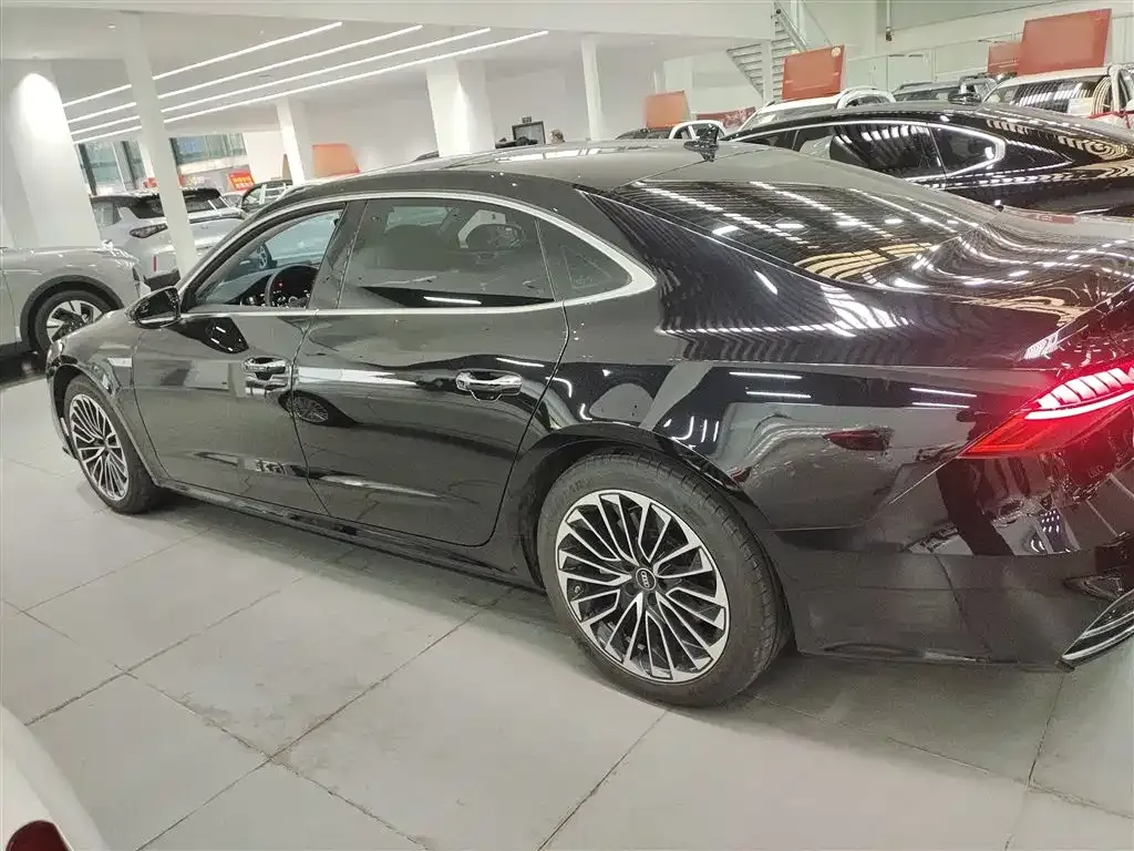 Audi A7L — фото 5