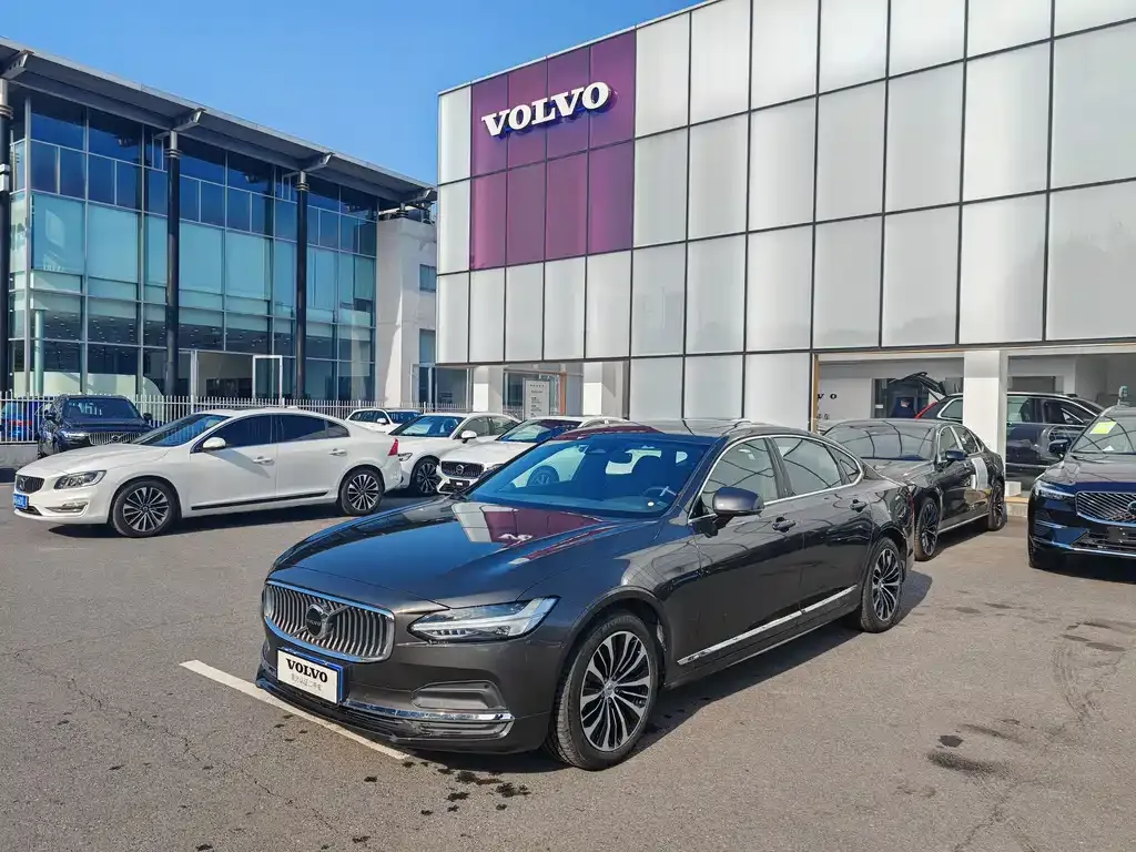 Volvo S90 — фото 1
