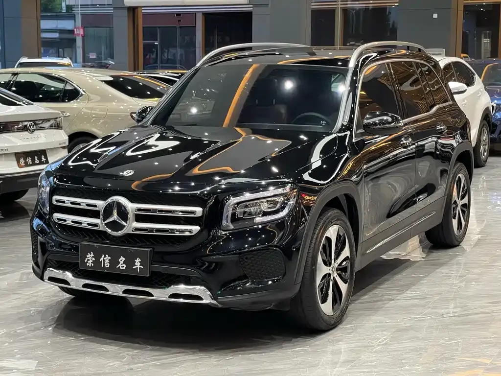 Mercedes-Benz GLB — фото 1