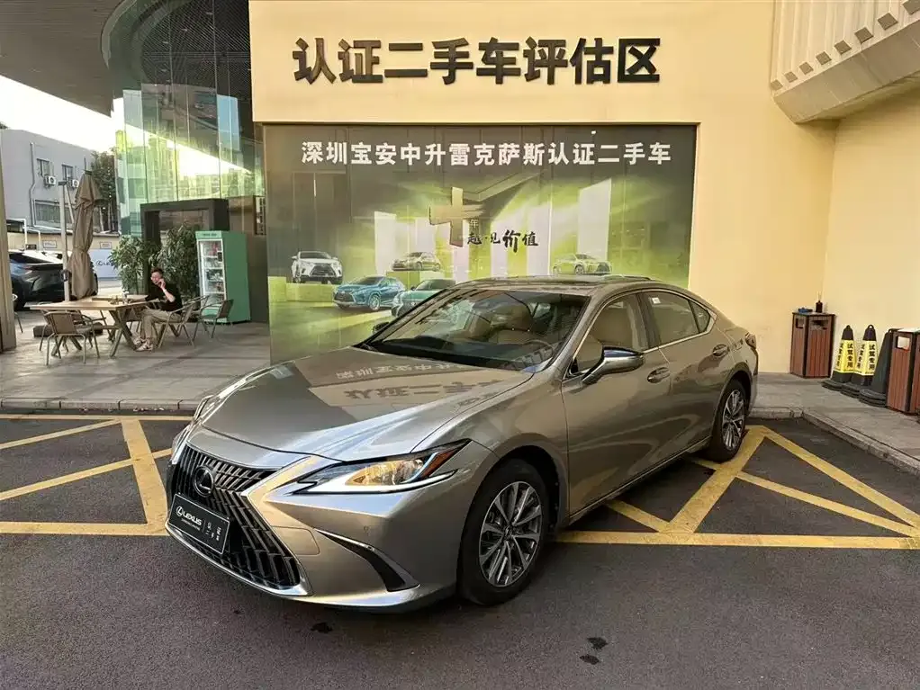 Lexus ES — фото 1