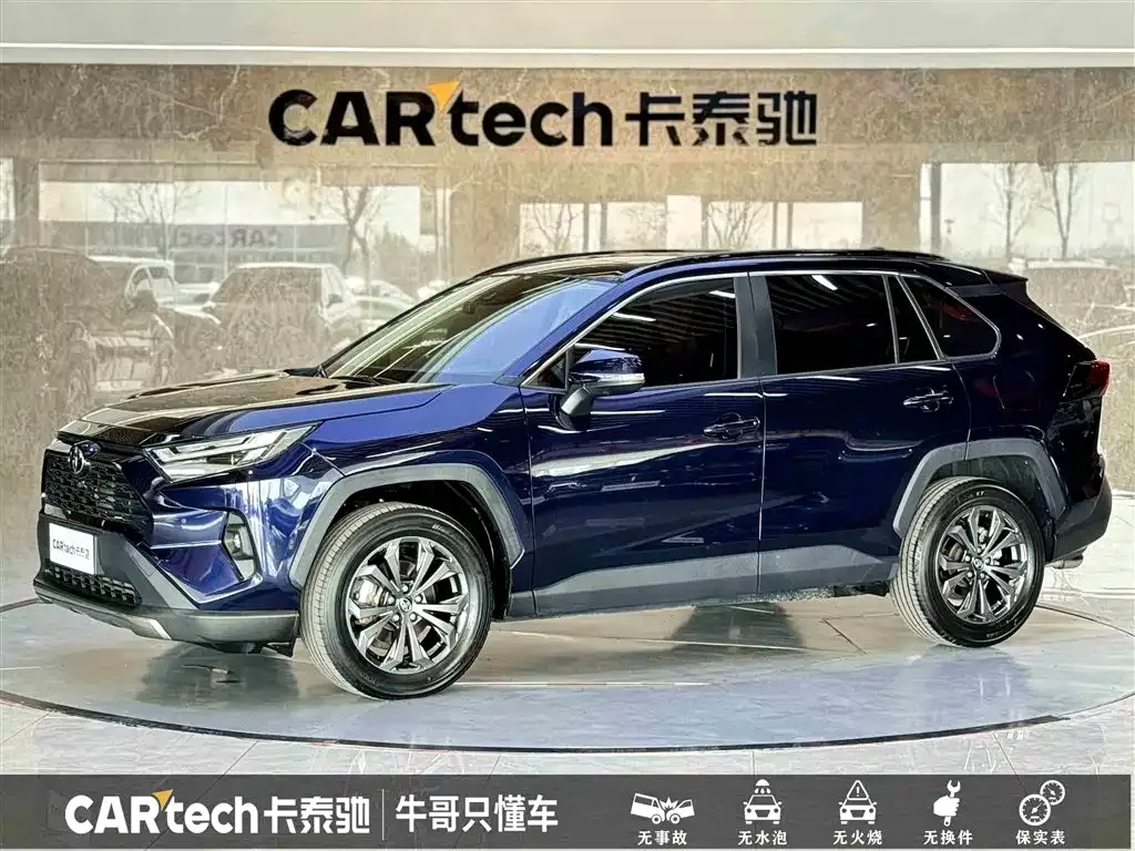 Toyota RAV4 — фото 1