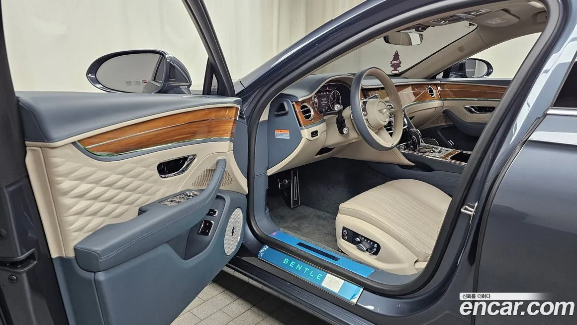 Bentley Flying Spur — фото 10