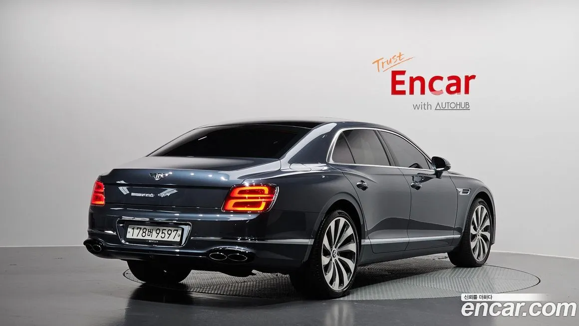Bentley Flying Spur — фото 2