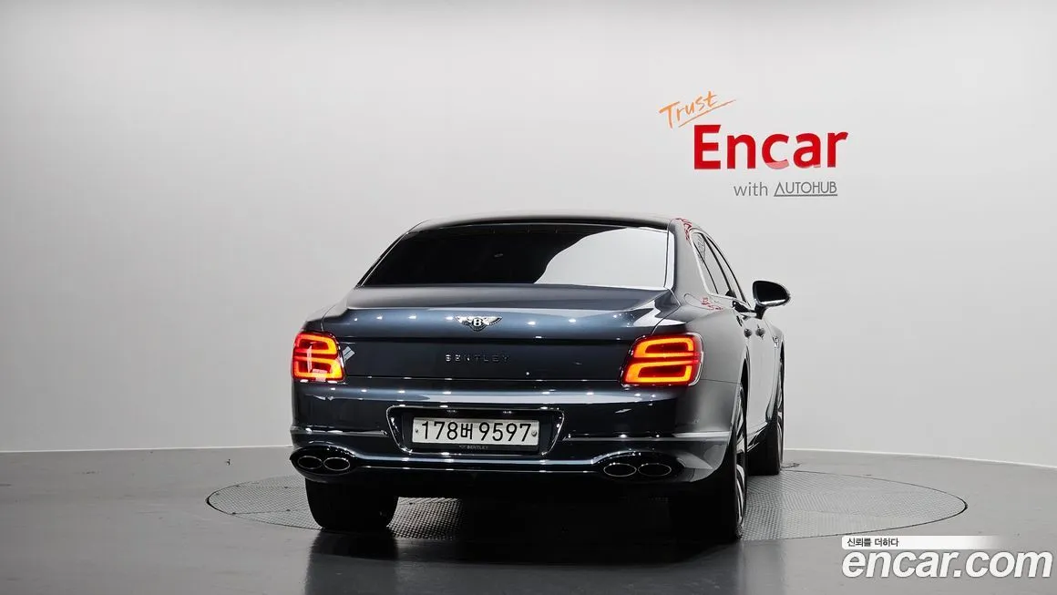 Bentley Flying Spur — фото 4