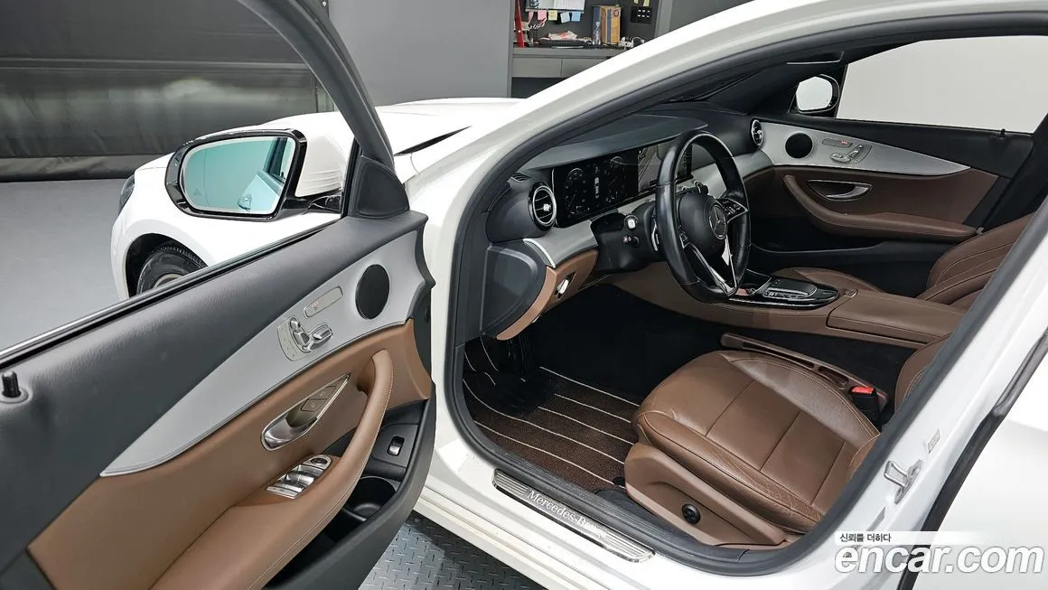 Mercedes-Benz E-Class — фото 10