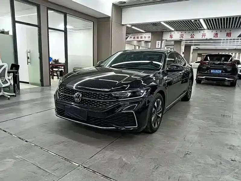 Volkswagen Passat — фото 1