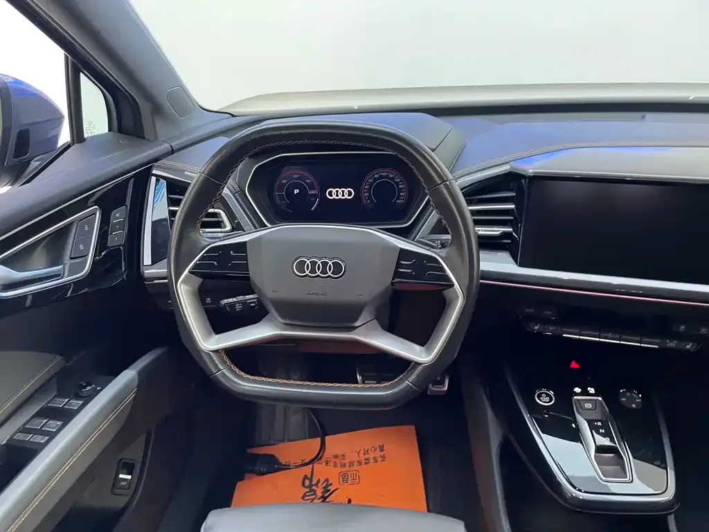 Audi Q4 e-tron — фото 10
