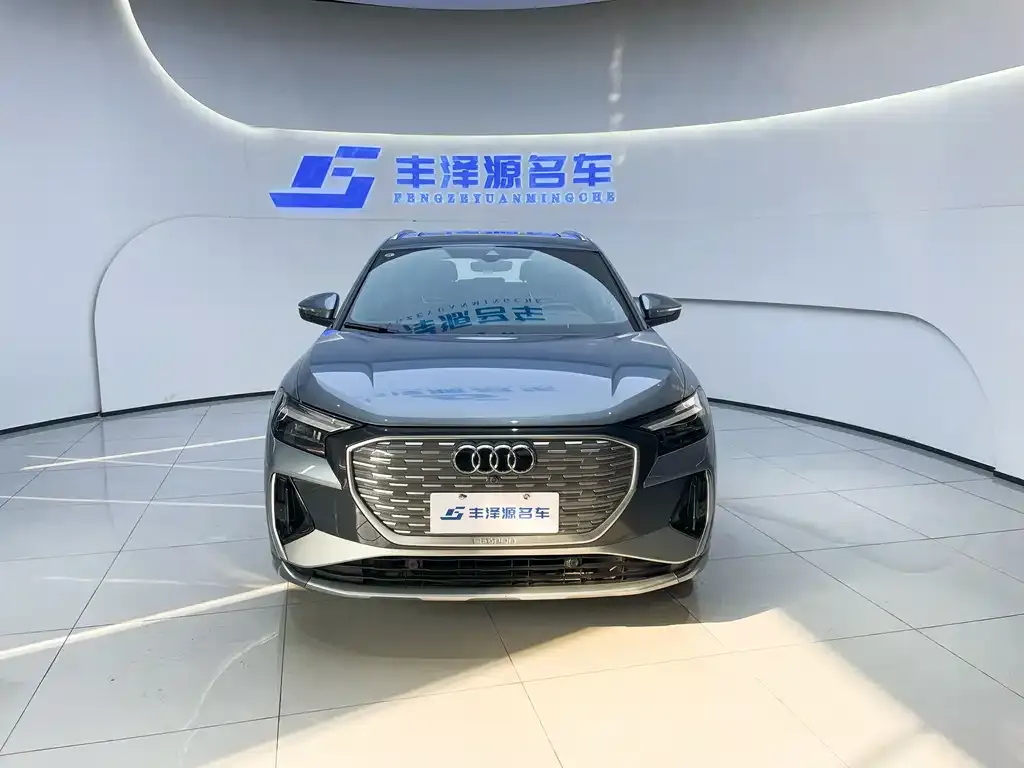 Audi Q4 e-tron — фото 4