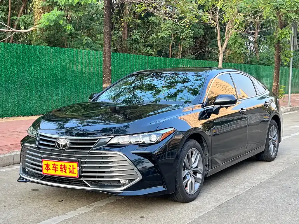 Toyota Avalon — фото 1