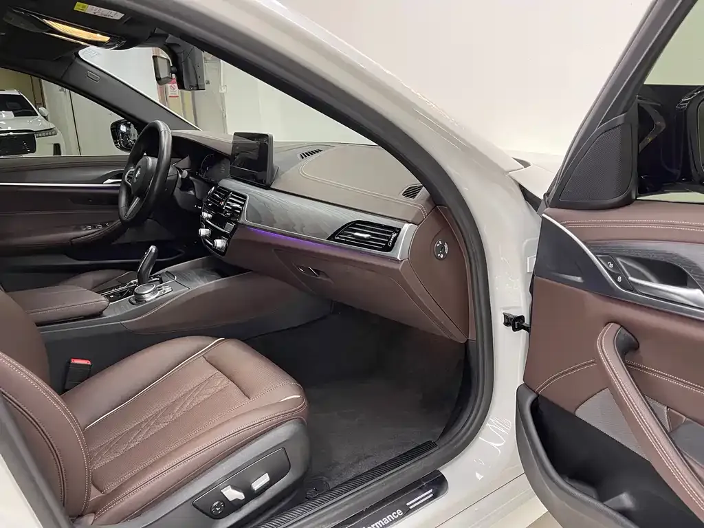 BMW 5 Series New Energy — фото 10