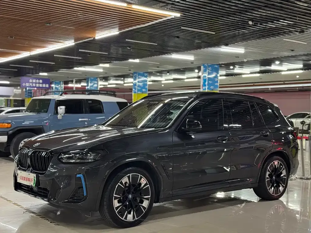 BMW iX3 — фото 1