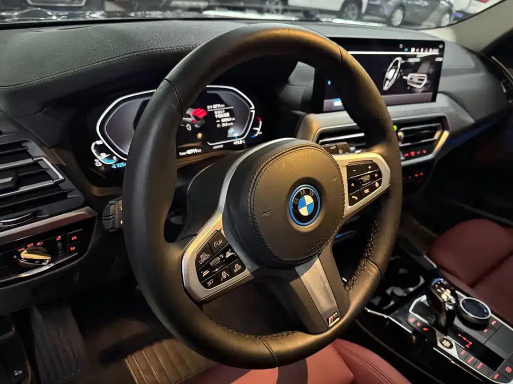 BMW iX3 — фото 10