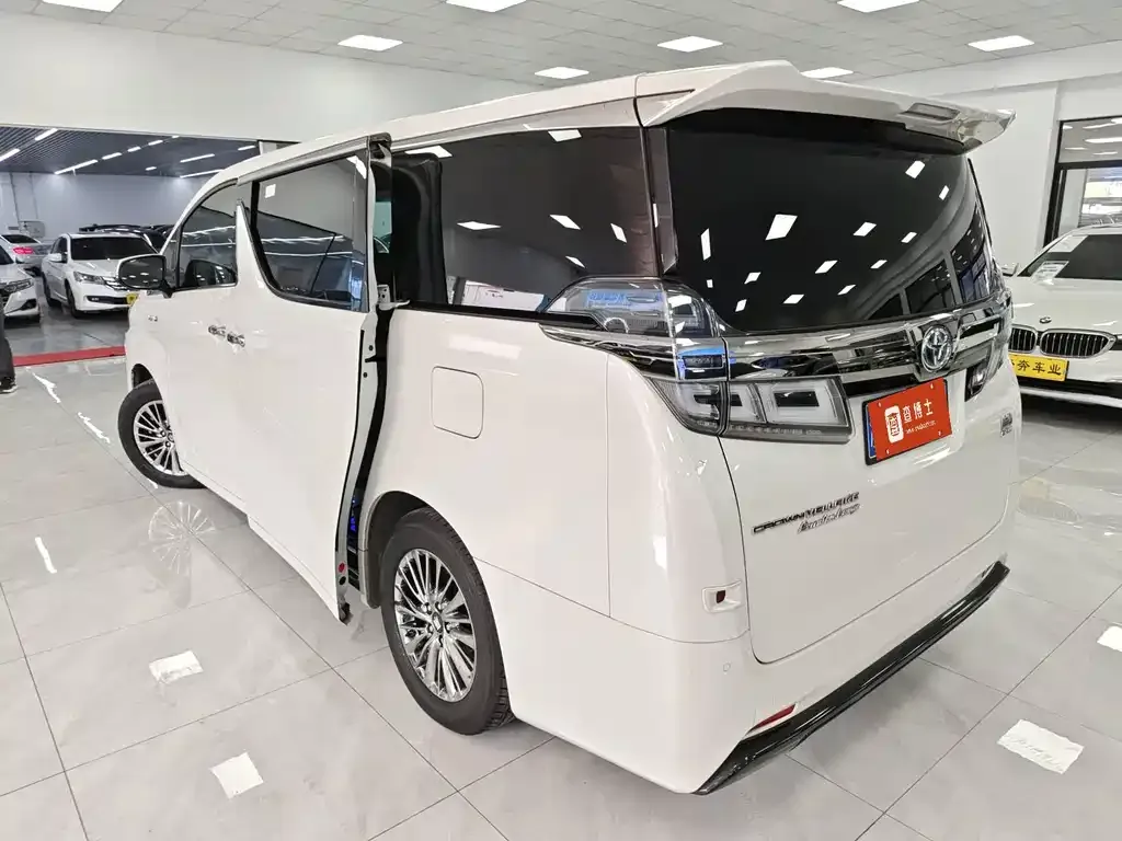 Toyota Vellfire — фото 4