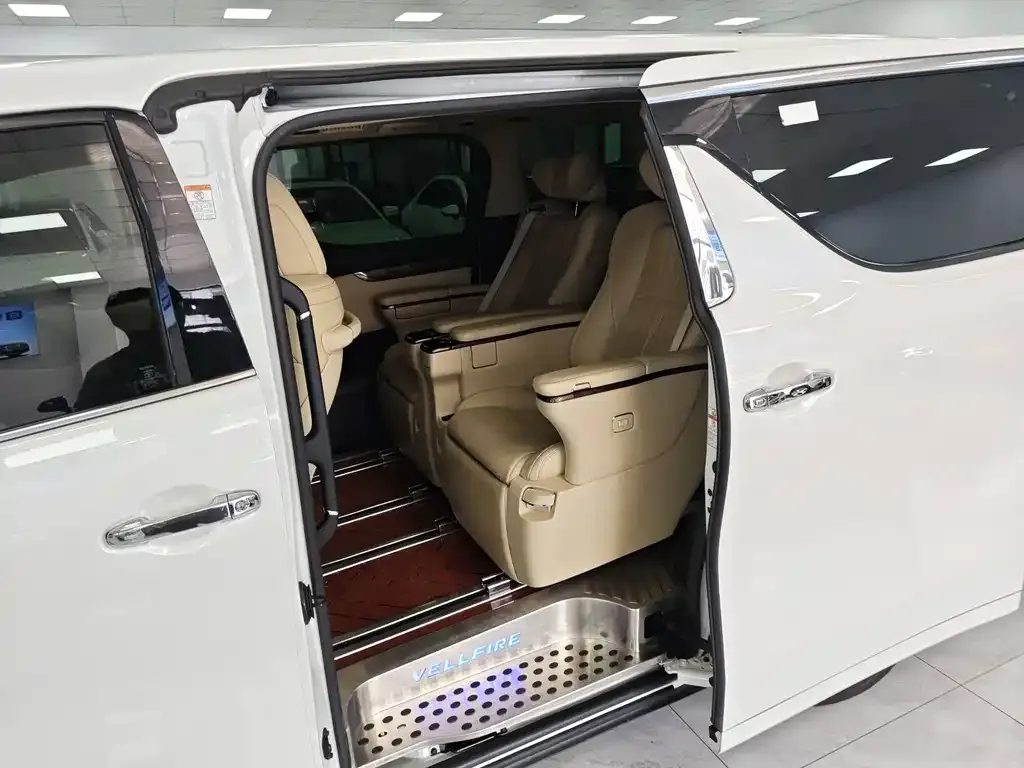 Toyota Vellfire — фото 8