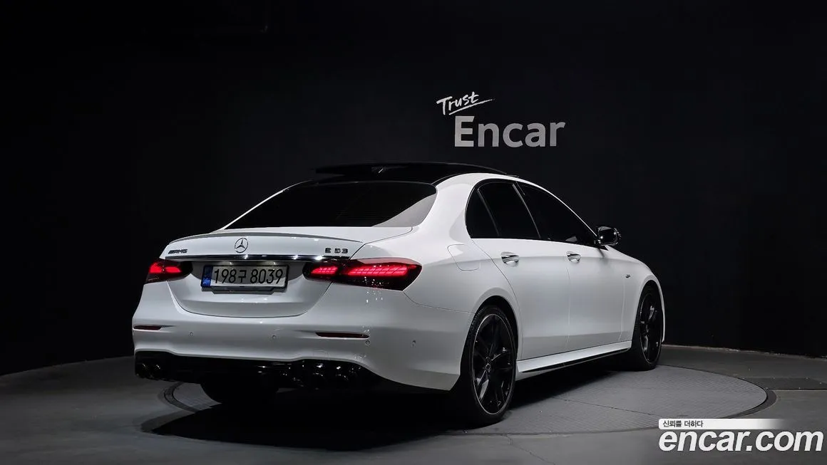 Mercedes-Benz E-Class — фото 2
