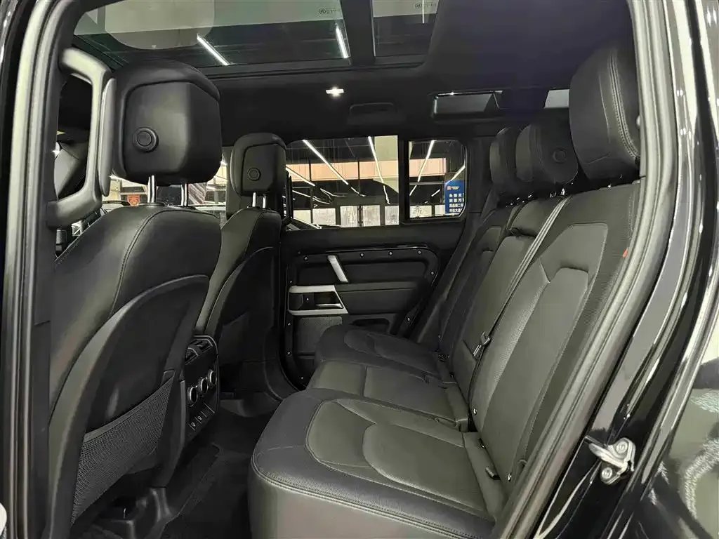 Land Rover Defender — фото 10