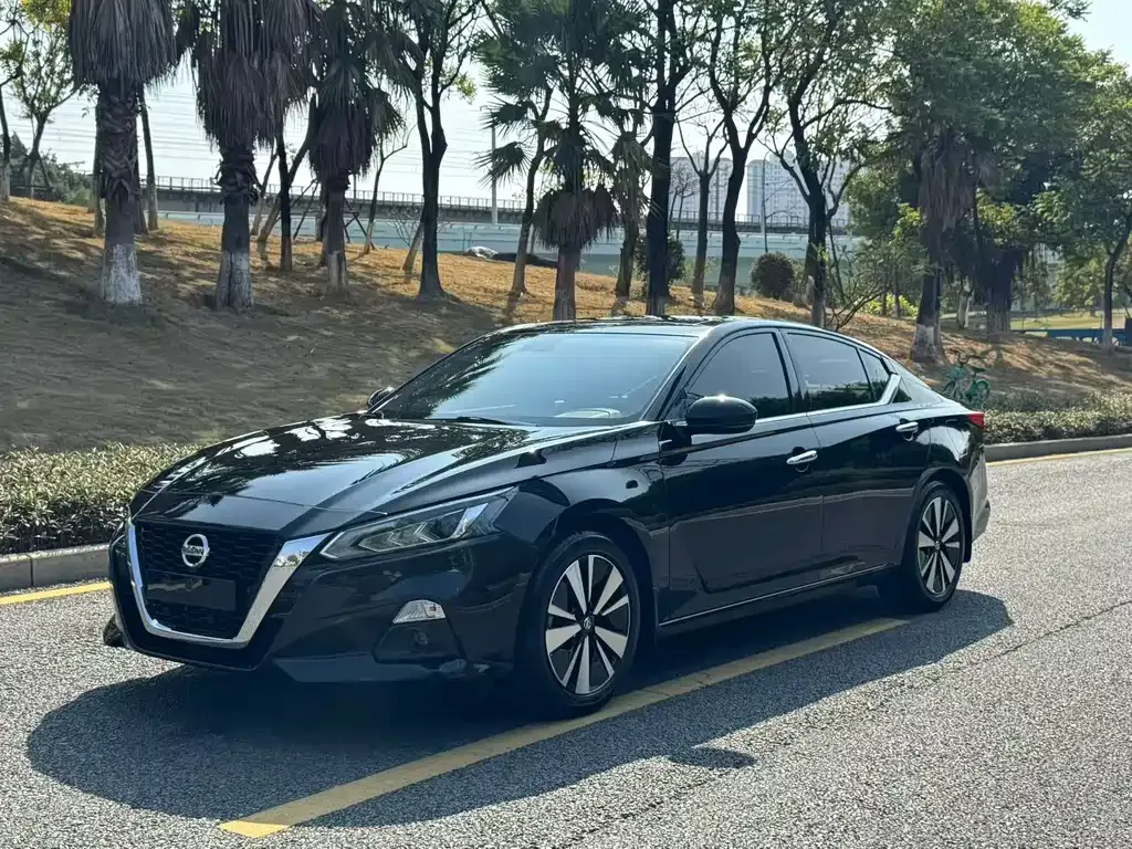 Nissan Teana — фото 1