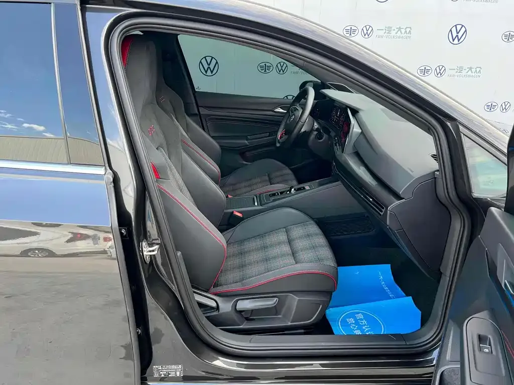 Volkswagen Golf GTI — фото 4