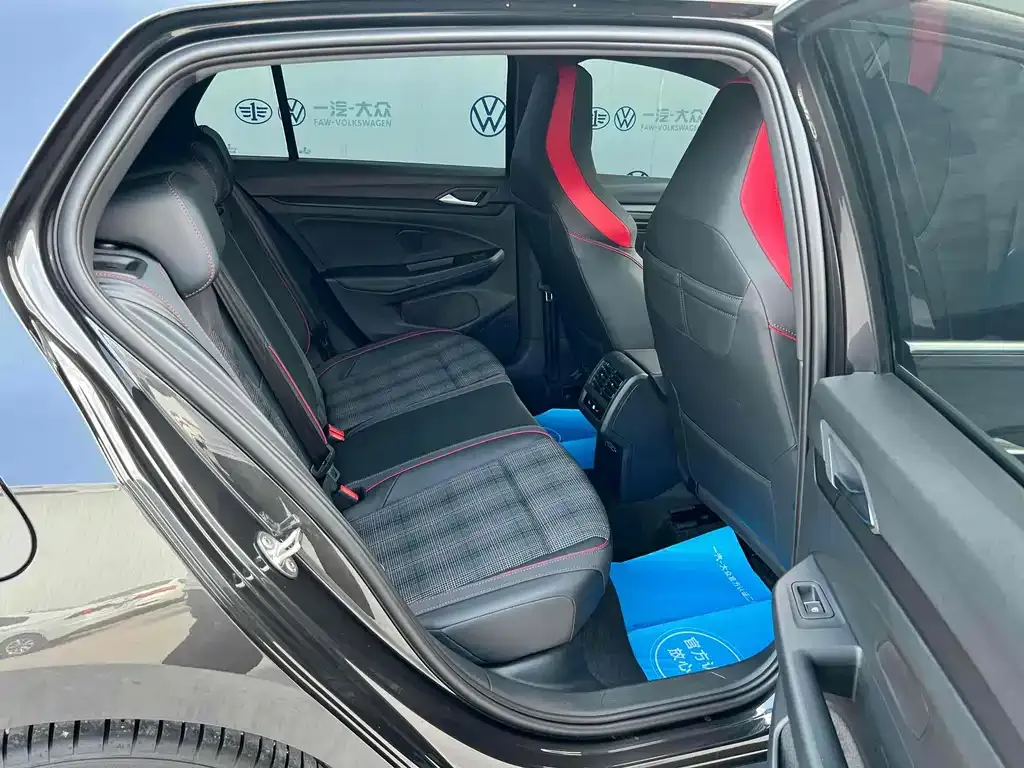 Volkswagen Golf GTI — фото 5