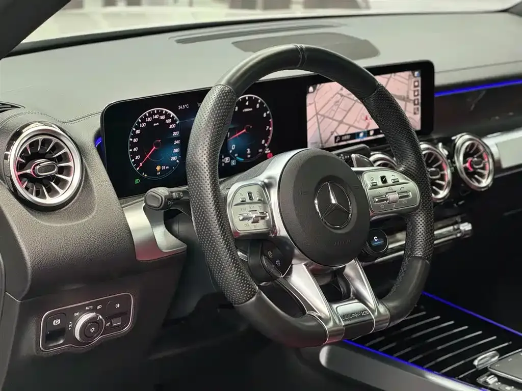 Mercedes-Benz GLB AMG — фото 7