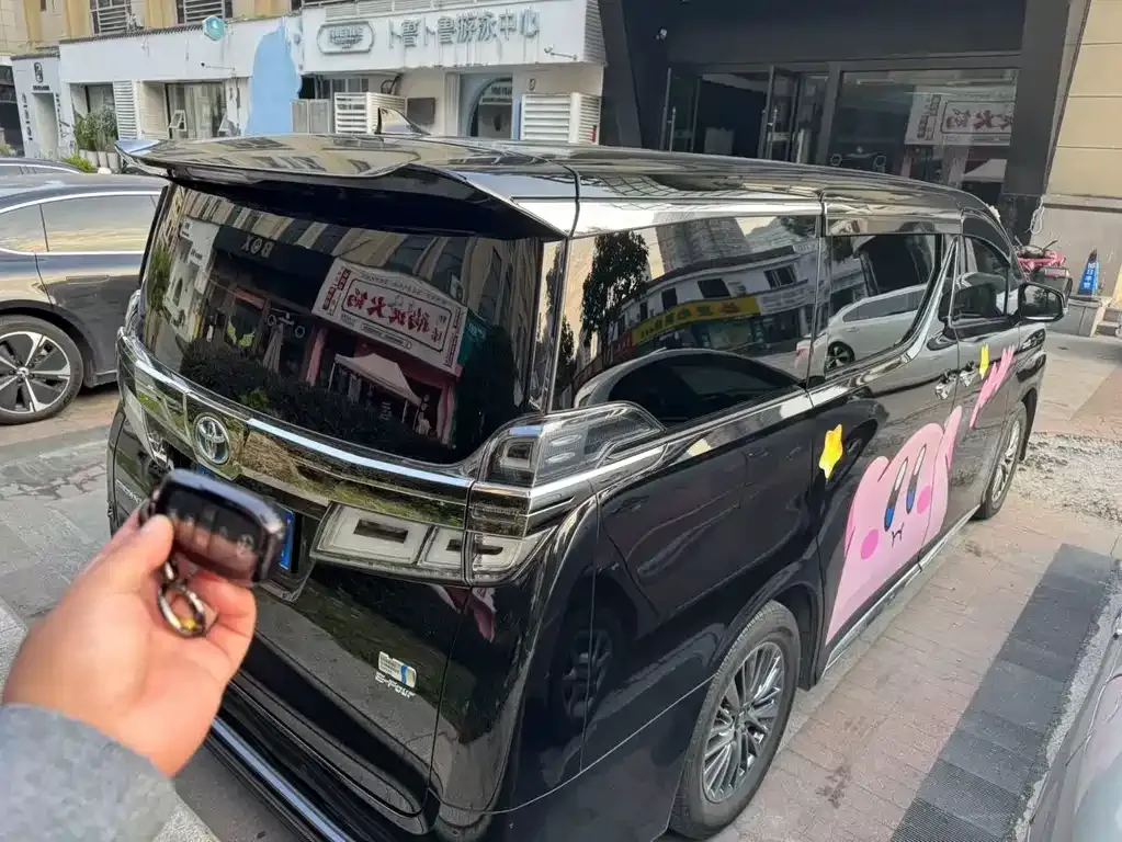 Toyota Vellfire — фото 4