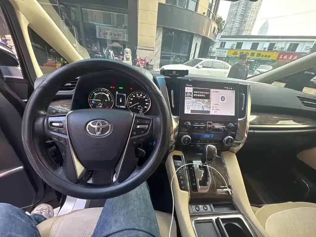 Toyota Vellfire — фото 6