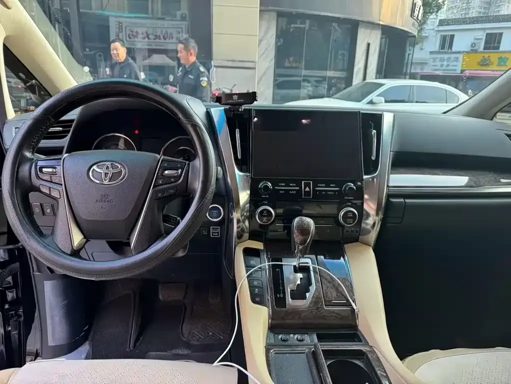 Toyota Vellfire — фото 9