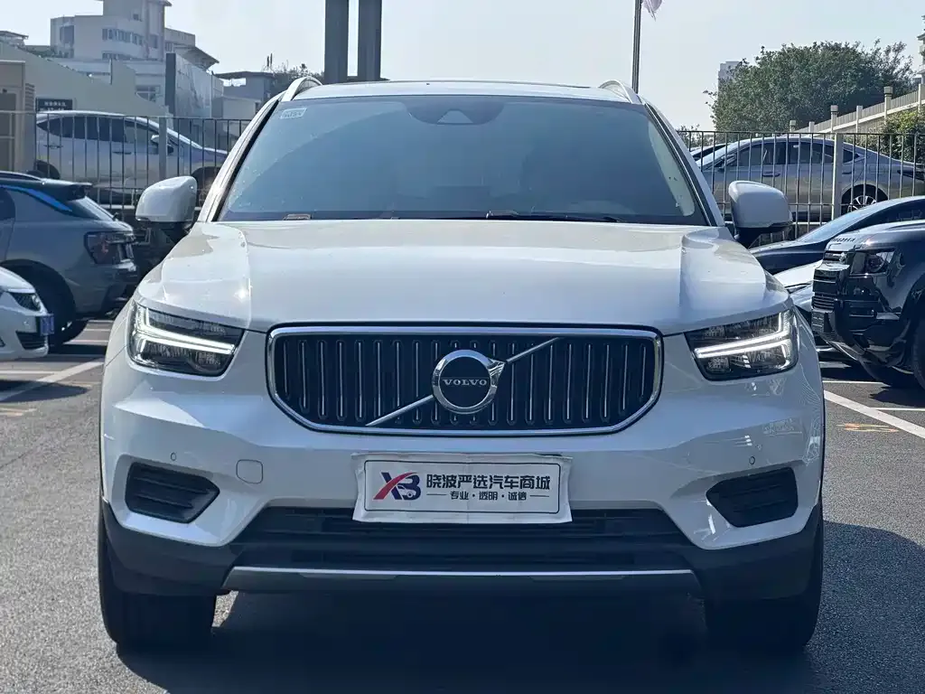 Volvo XC40 — фото 2
