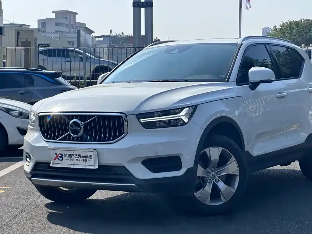 Volvo XC40 — фото 4