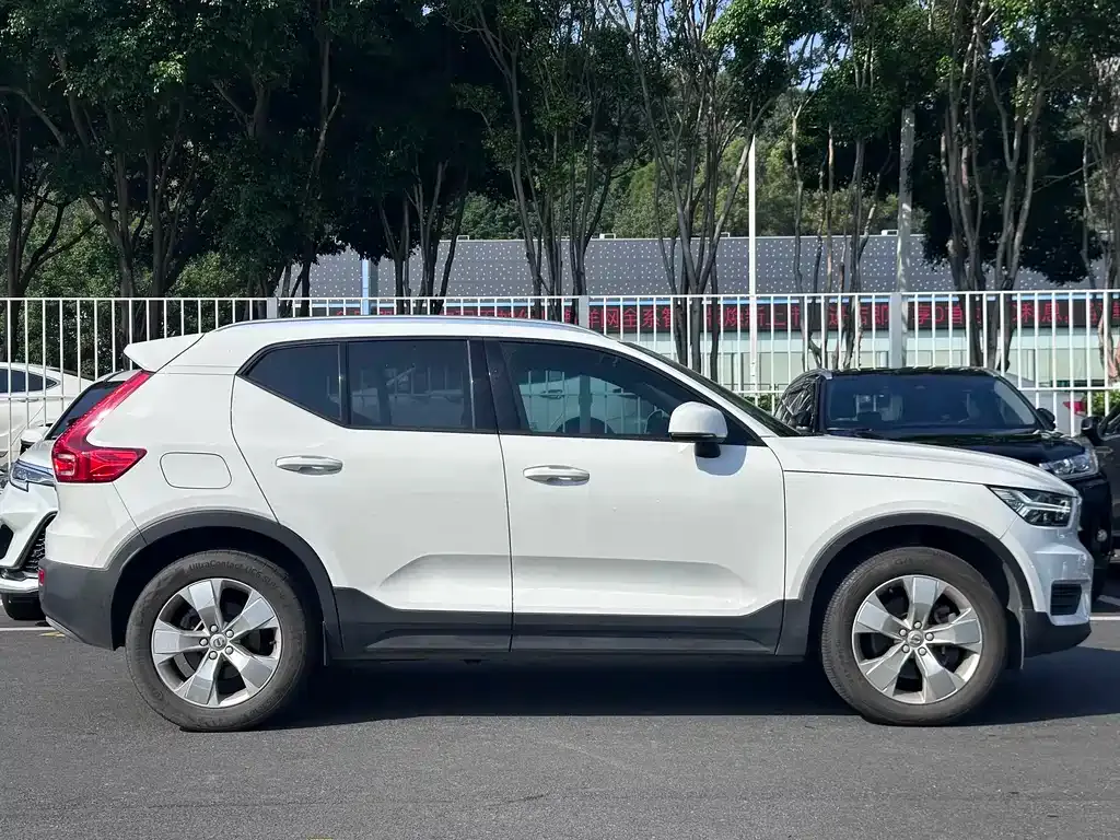 Volvo XC40 — фото 5