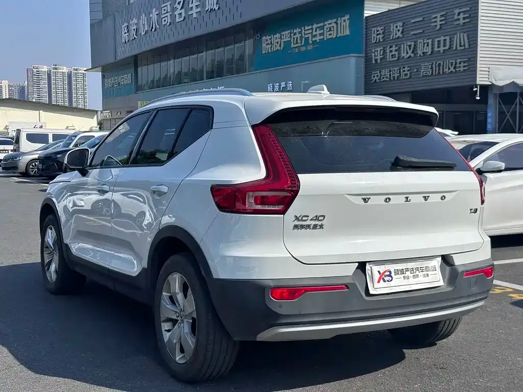 Volvo XC40 — фото 6