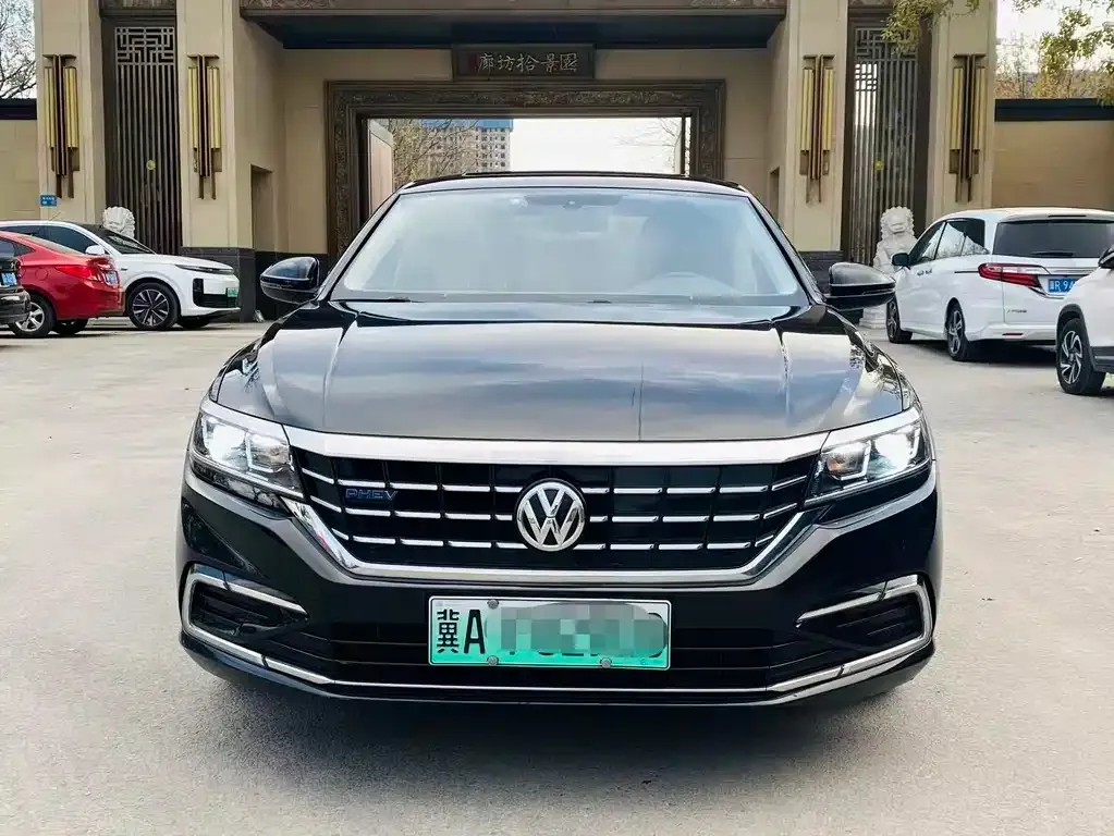 Volkswagen Passat New Energy — фото 1