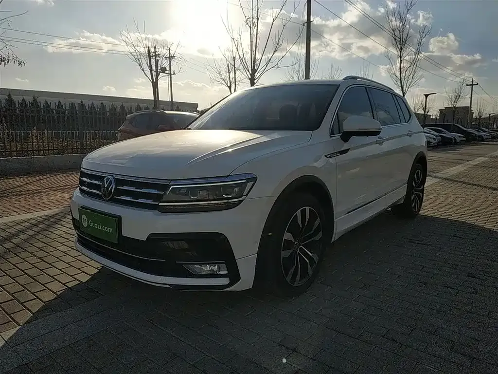 Volkswagen Tiguan L — фото 2