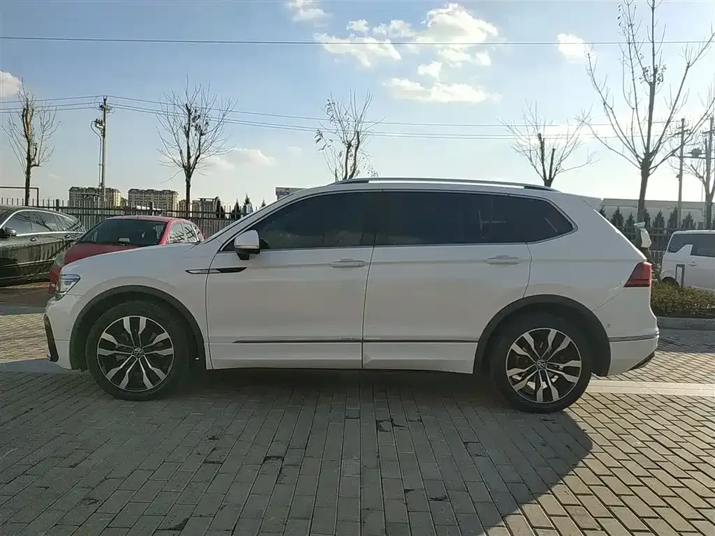 Volkswagen Tiguan L — фото 5