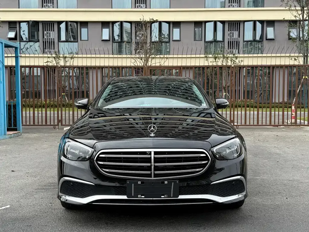 Mercedes-Benz E-Class — фото 2