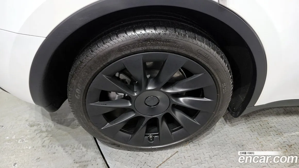 Tesla Model Y — фото 5